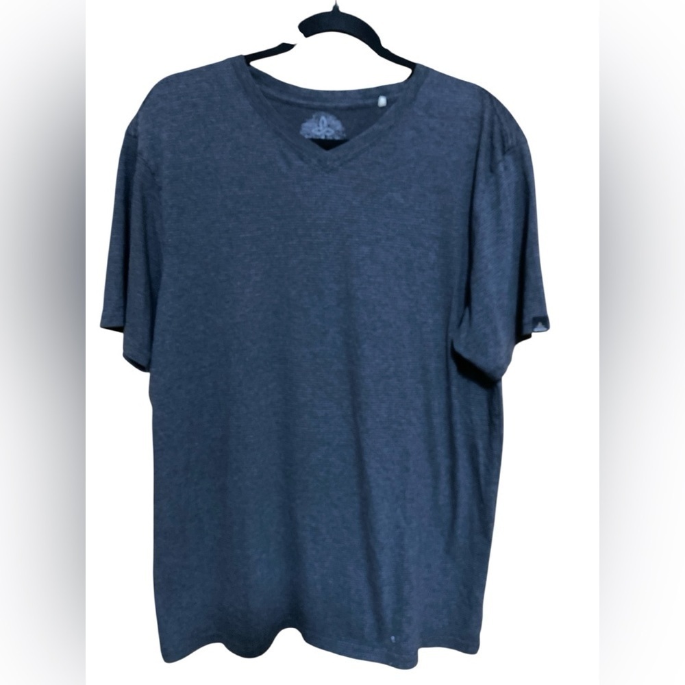 Prana Men's Gray Stripe V-Neck Tee Shirt Size Large.
